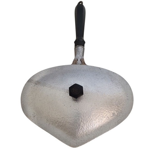 Vintage Club Aluminum Ware Heart Shaped Triangle Pot with Removable Handle & Lid - Picture 1 of 8